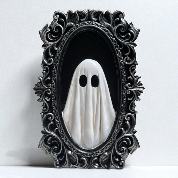 Antique 3D Ghost Portrait Frame Decor Halloween - Picture 1 of 7